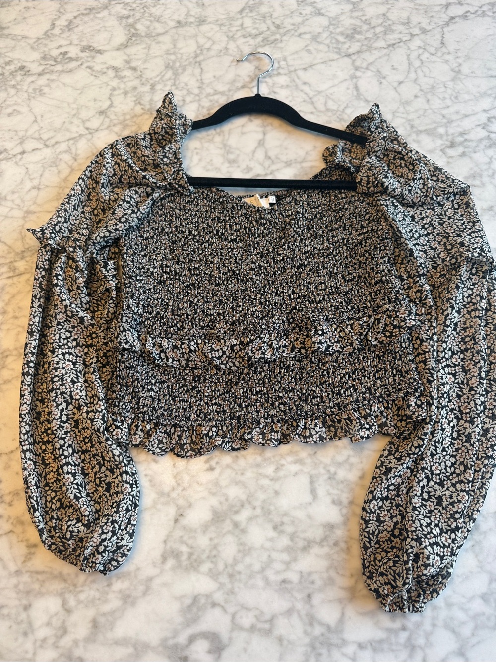 ASTR Cropped Floral Puff-Sleeve Blouse